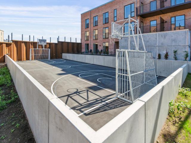 Lys 4 værelses med stor altan og fælles tagterrasse