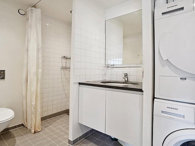 Lys lejlighed med altan og gårdmiljø i Valby Have