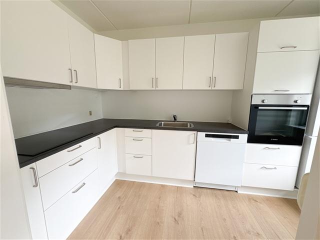 Lys og dejlig 2 værelses lejlighed med terrasse, Nørresundby, Nordjylland