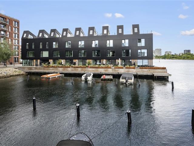 Lys og Indbydende 3 værelses lejlighed i Piers med privat tagterrasse!, København SV, København