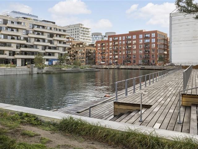 Lys og indbydende lejlighed med to altaner på Sundkaj i Nordhavn