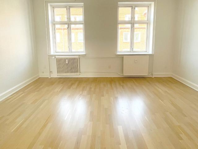 Lys og indflytningsklar 2 værelses lejlighed i Aalborg Vestby!