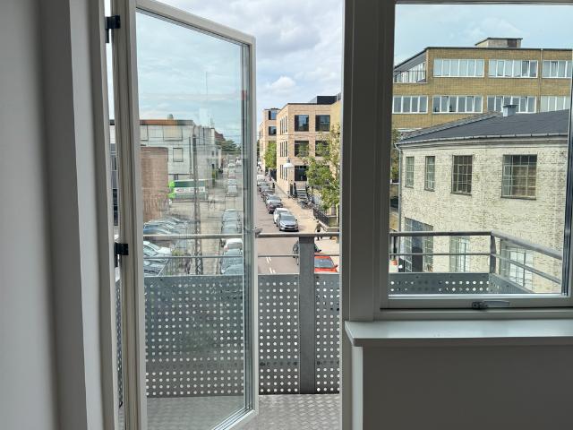 Lys og moderne 4 værelses lejlighed med tagterrasse