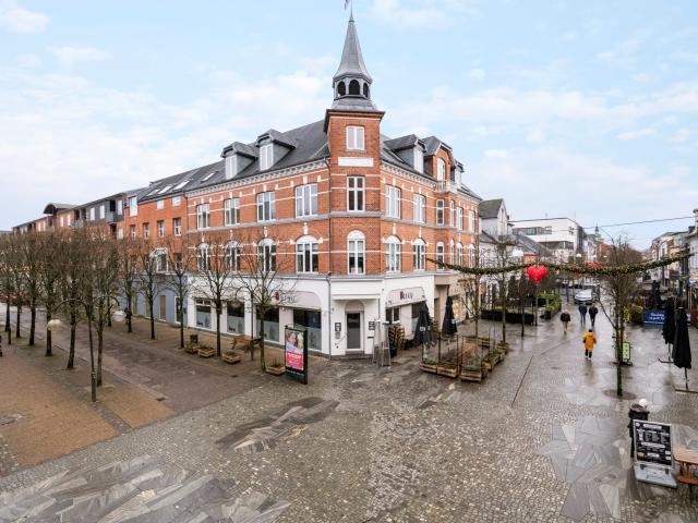 Lys og moderniseret lejlighed tæt på centrum