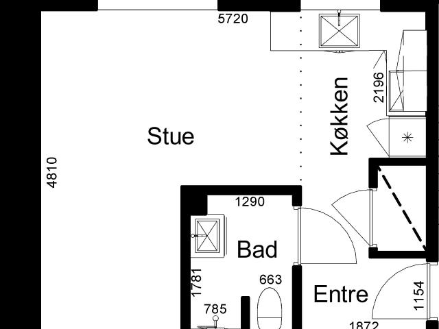 Lys og nyrenoveret lejlighed med altan nær centrum