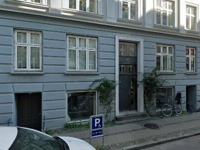 Lys og nyrenoveret lejlighed til hele familien