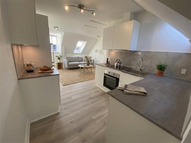 Lys og pæn renoveret 3 værelses på 3. sal med vestvendt altan Fredericia, Vejle