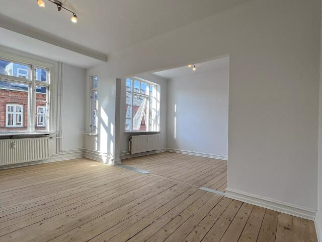 Lys og rolig 2 værelses i Mølholm