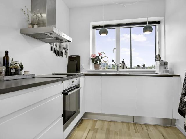 Lys og rummelig 3 værelses lejlighed, 92 m²
