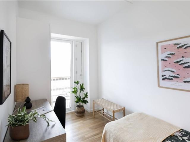 Lys og rummelig 3 værelses lejlighed med altan, Brønshøj, København