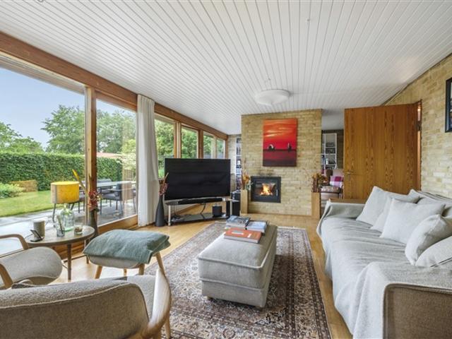 Lys og rummelig villa på 295 m² med 6 værelser og skøn have i Kongens Lyngby