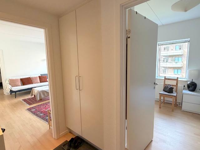 Lys lejlighed med to altaner i attraktivt København
