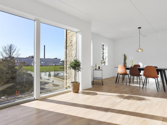 Lys lejlighed med privat tagterrasse