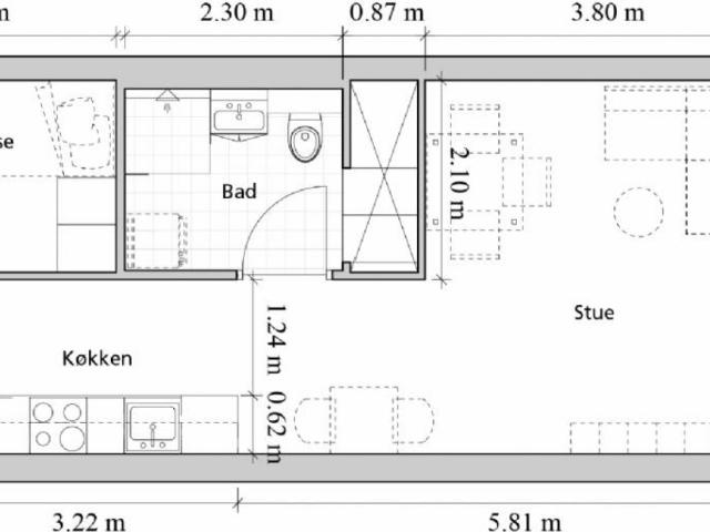 Lys toværelses bolig med egen terrasse, stort badeværelse og privat depotrum