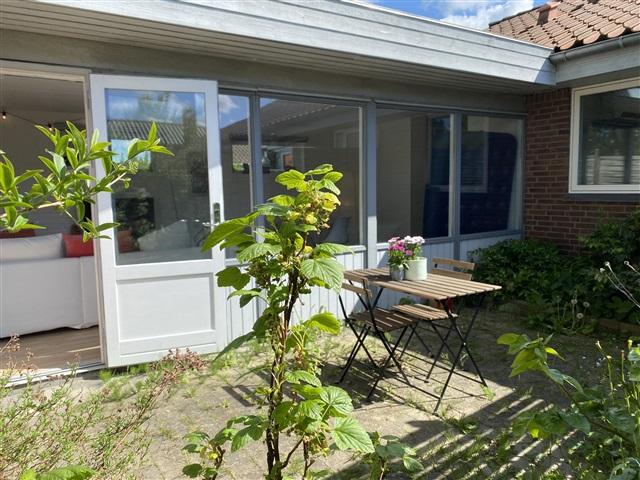 Lys villalejlighed med solrig terrasse og kælderværelse, Risskov, Aarhus