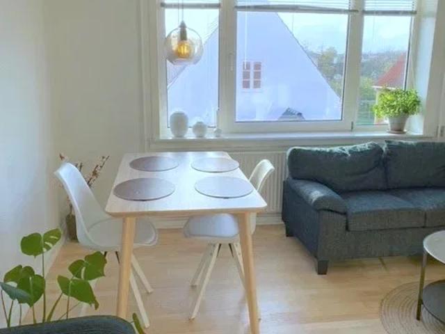 Lyse 2 værelses i Frederikshavn – central og indflytningsklar