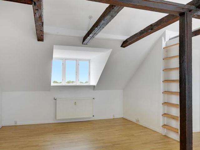 Lyse 3 værelses lejlighed 90 m² på Amager