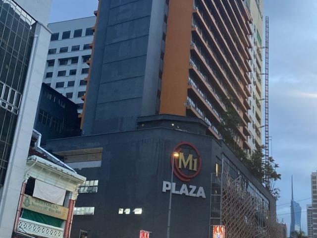 M1 Plaza Chow Kit dekat Monorel Female sahaja