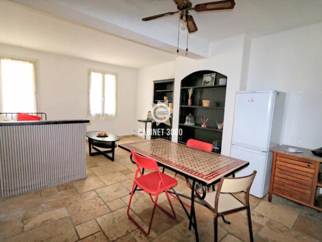 M2248 TOULON Haute Ville Appartement T3 sur cour