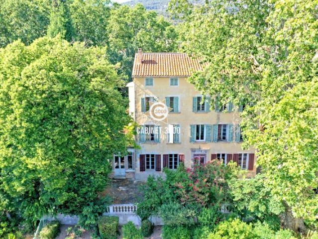 M2267 La Valette du Var Bastide 1900 garage piscine