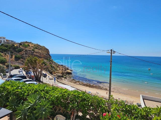 M758 Propriedade requintada linha da frente Dupla Moradia. 0m² Budens