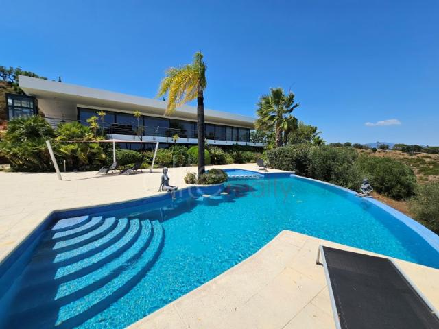 M777 Villa de luxo com vista para o mar no campo