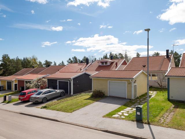 Månvägen 27