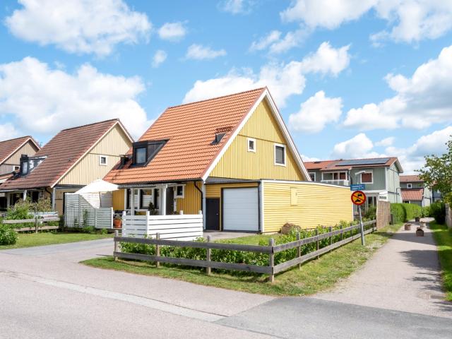 Månskensvägen 33