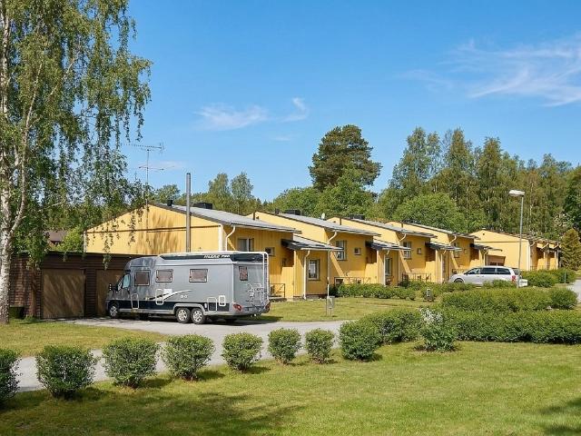 Månstigen: Fin radhusfyra med liten trädgård AB Hem