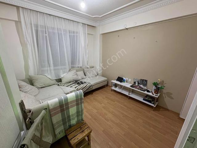 M.akif'te Satılık 1+1 Krediye Uygun 65m² Merkezi Konumda Daire