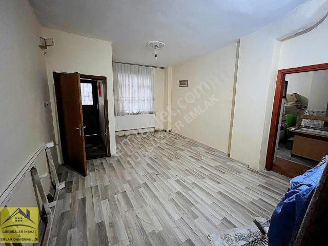 M.akif'de Satılık 2+1 95m² 16m ² Hisseli Kombili Giriş Daire