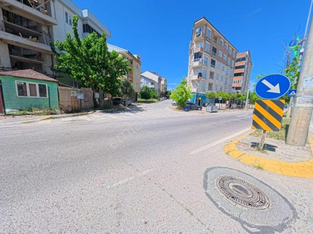 Muammer Aksoy Caddesine 10 Metre Cepheli Satılık Dukkan