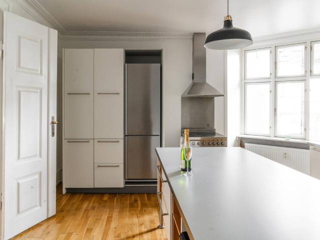 Møbleret 4 værelses lejlighed centralt i København K