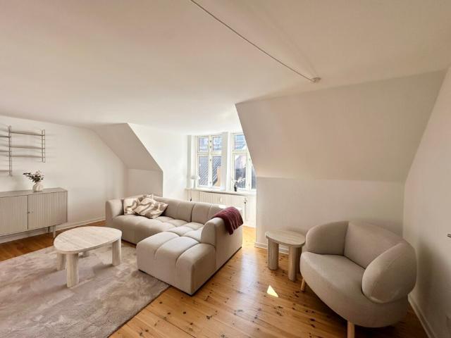 Møbleret 2 værelses lejlighed centralt i Aalborg