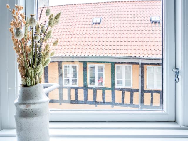 Møbleret værelse med altan i Latinerkvarteret