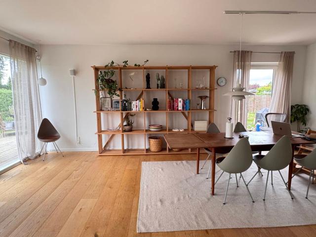 Møbleret hus med terrasse og stor have, 9 måneder