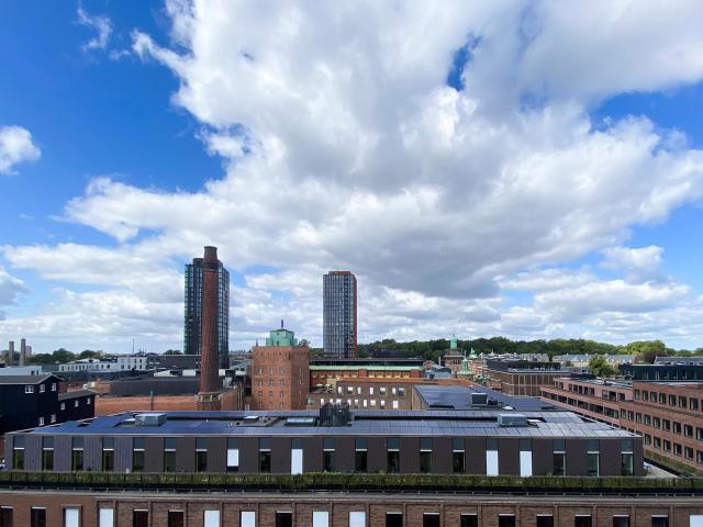 Møbleret lejlighed med udsigt og central beliggenhed