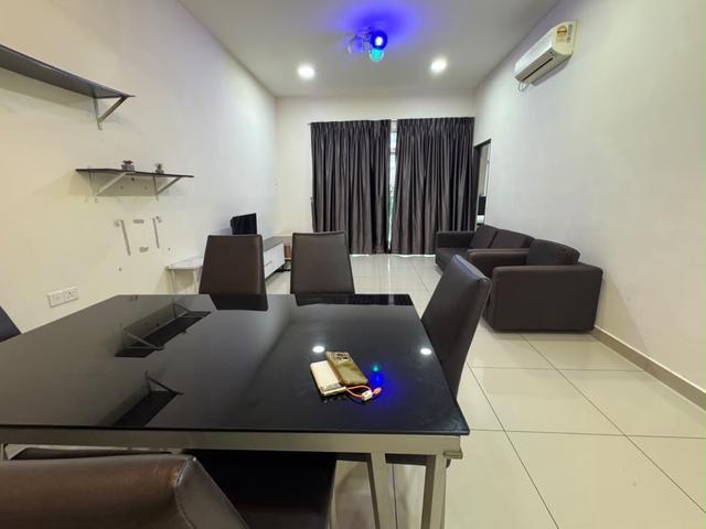 M condo Larkin fully furnish near ciq and bus station