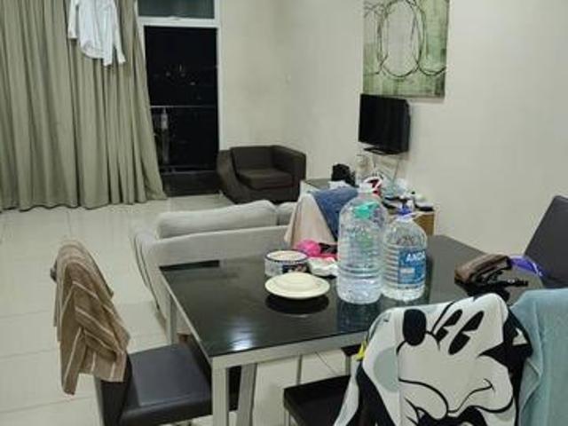 M condominium Larkin