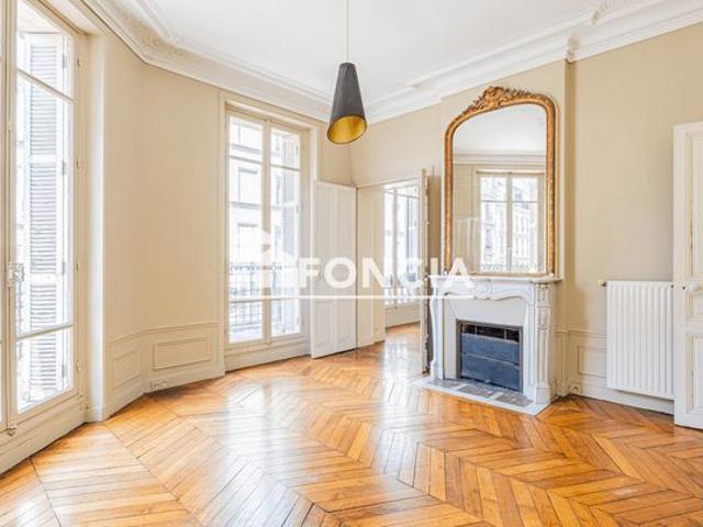 M°Goncourt 5p avec balcon et ascenseur