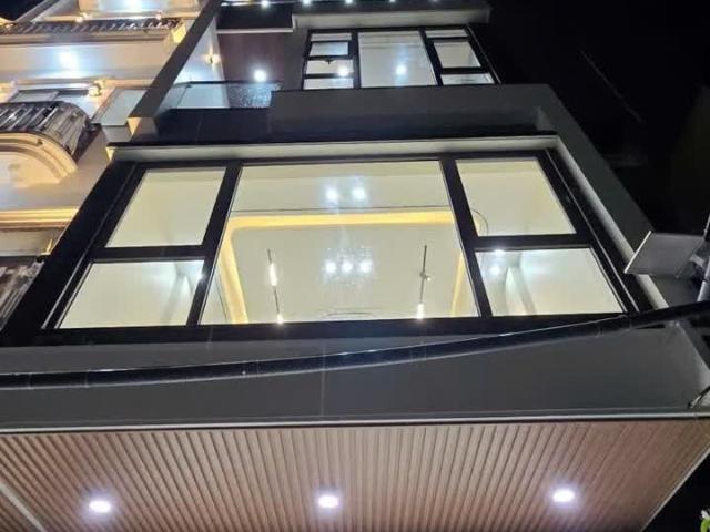 MỚI ĐẸP 02 Ô tÔ, 63m2, giá rẻ phố Nguyễn Văn Cừ, Long Biên, 1x tỷ