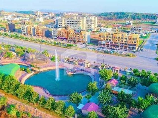 M Kanal Corner With Extra Land Plot