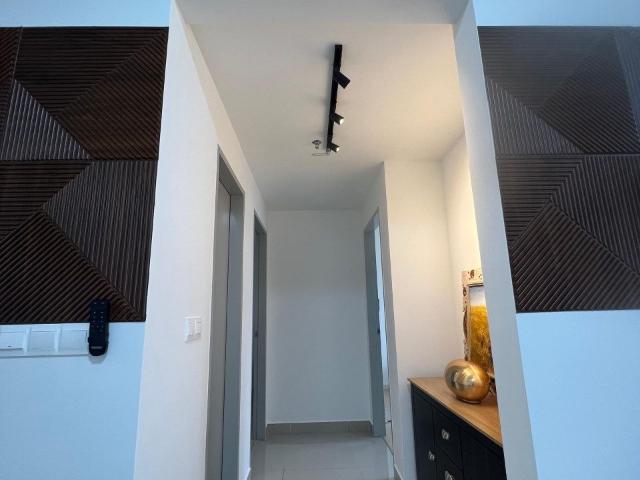 m luna, condominium