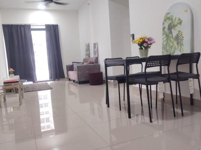 m luna, condominium
