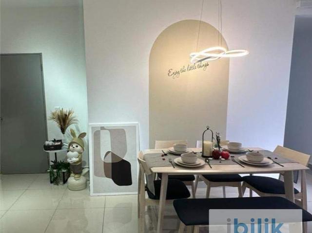 M luna residences master room