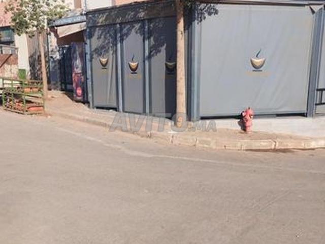 محل واجهتين للبع ملك تيتر