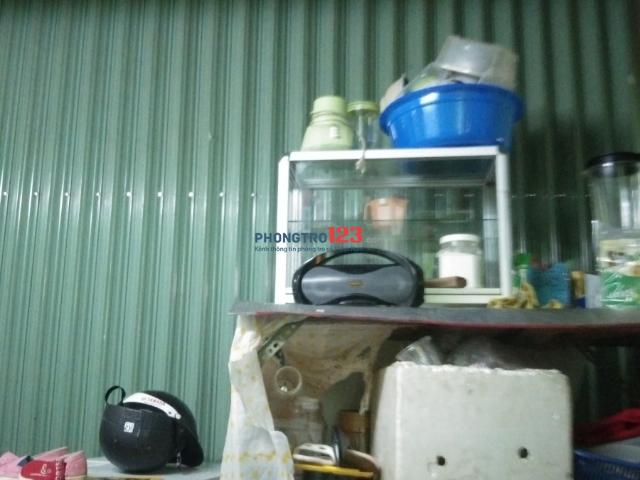 Mặt bằng hẻm khu dân cư đông đúc, có gác lững để ở lại