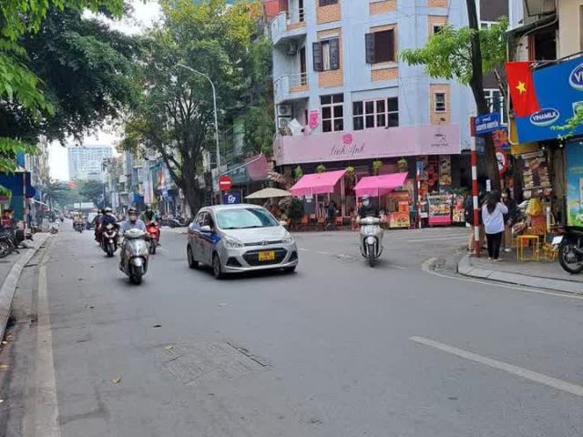 Mặt Phố Cát Linh, 8 Tầng Thang Máy_dt 110m2, 8 Tầng, MT 6m, 40 Tỷ