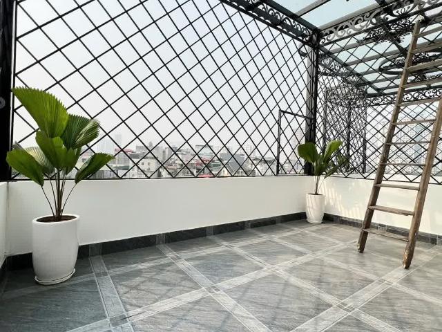 Mặt Phố Âu Cơ Mặt Tiền Quyền Lực Thông Sàn Kinh Doanh Thang Máy Êm Ru Công Năng Linh