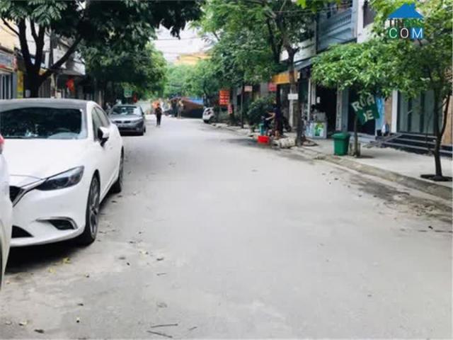 Mặt Phố Bồ Đề dtích 240m, 3 tầng, mt 6m, đg ô tô tránh, sân vườn, gara, kdoanh, giá 49. X tỷ
